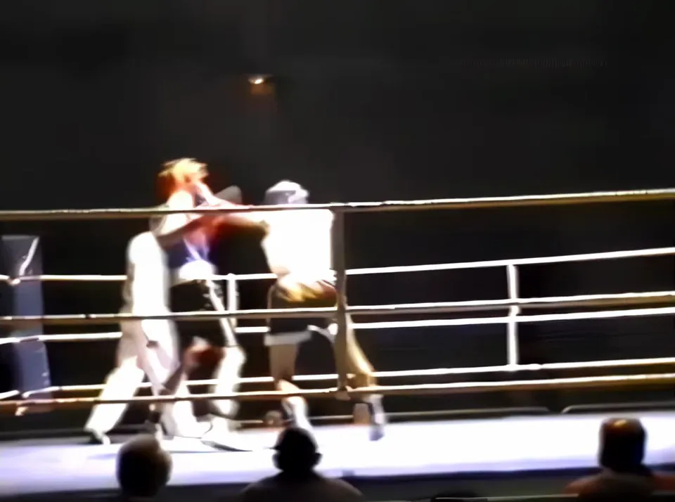 Combat de boxe amateur sur le ring, archives du club